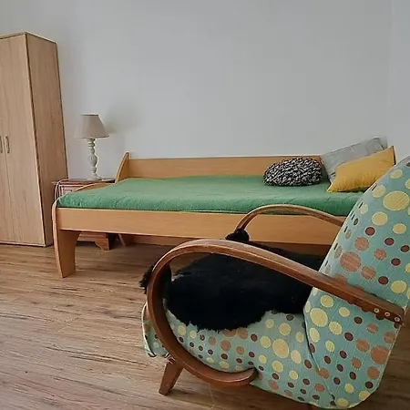 Dom V Skalke Nad Vahom