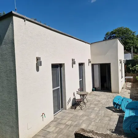 Dom V Skalke Nad Vahom *