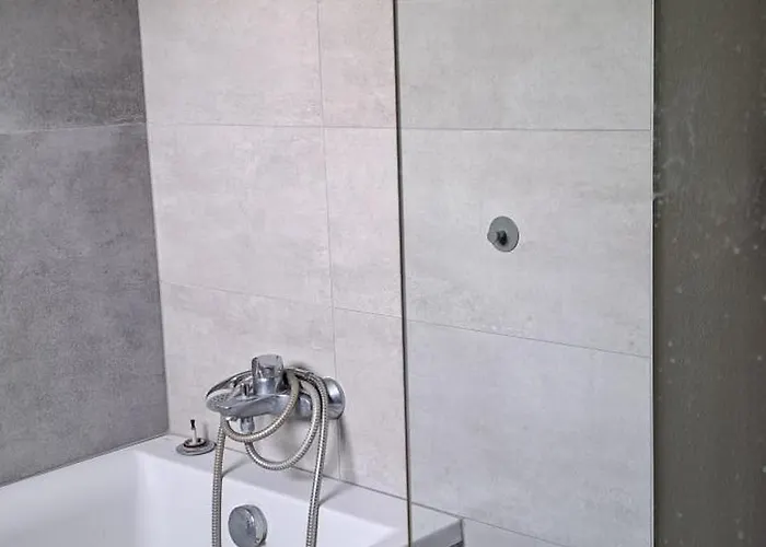 Dom V Skalke Nad Vahom Nyaraló *