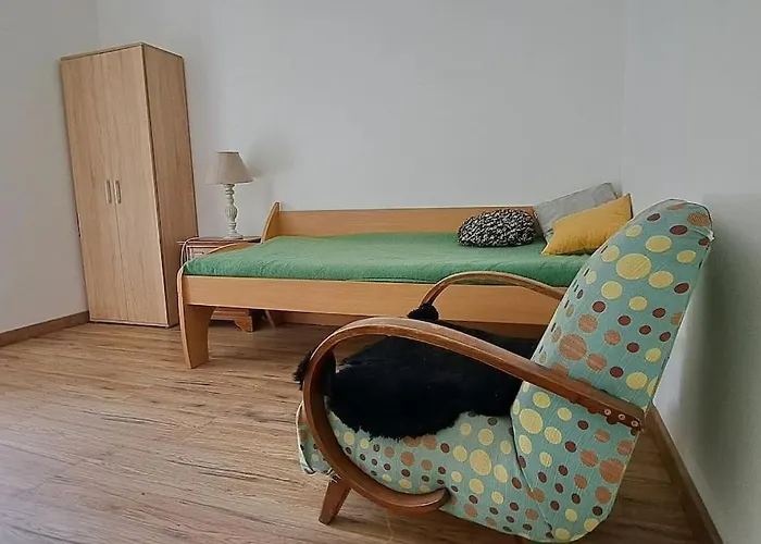 Dom V Skalke Nad Vahom