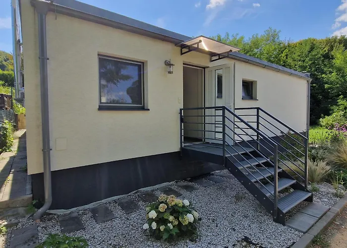 Dom V Skalke Nad Vahom